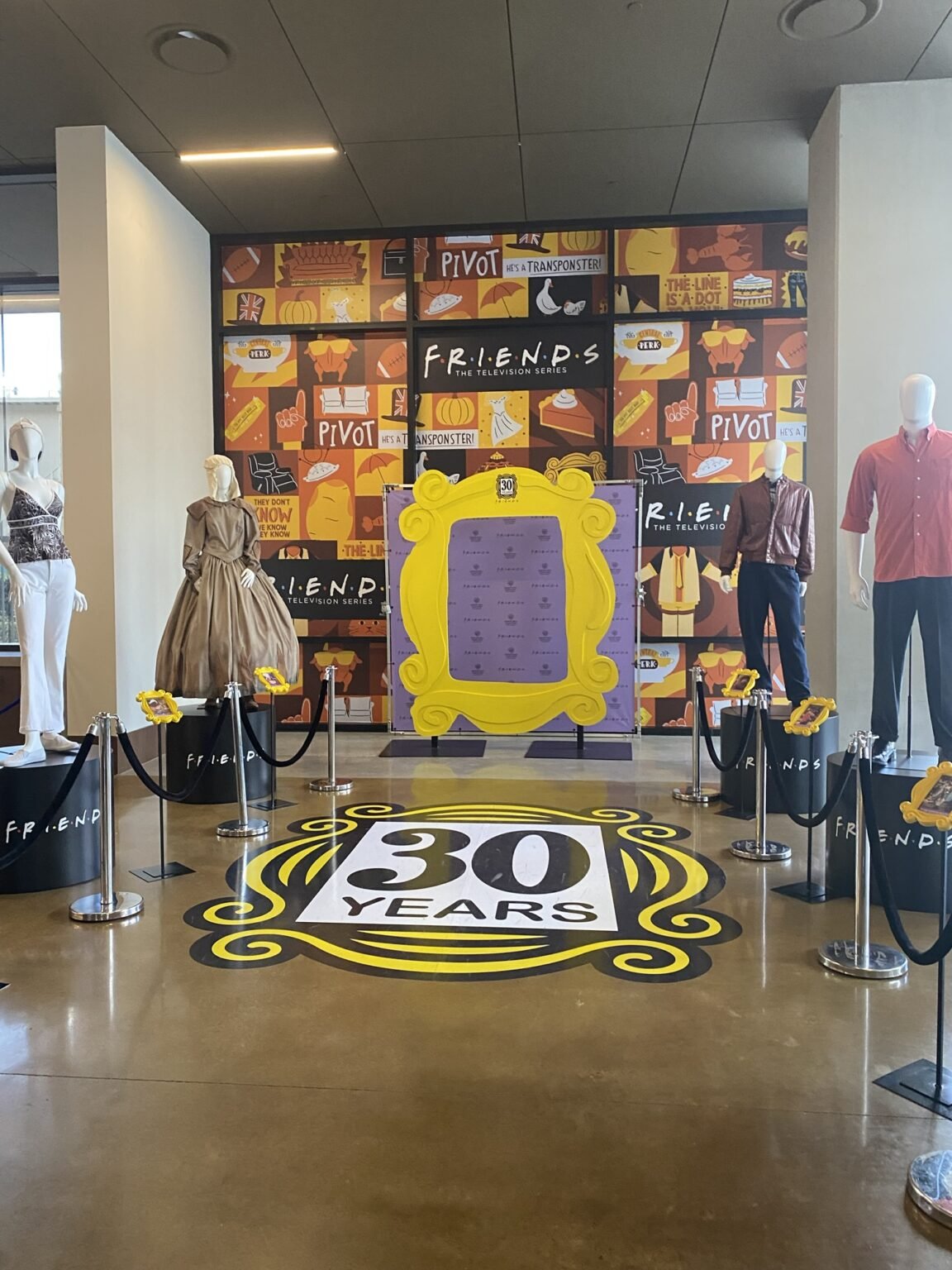Warner Bros. Studio Tour Hollywood Celebrates ‘Friends’ 30th ...